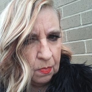 Meet your Posher, Evelyn